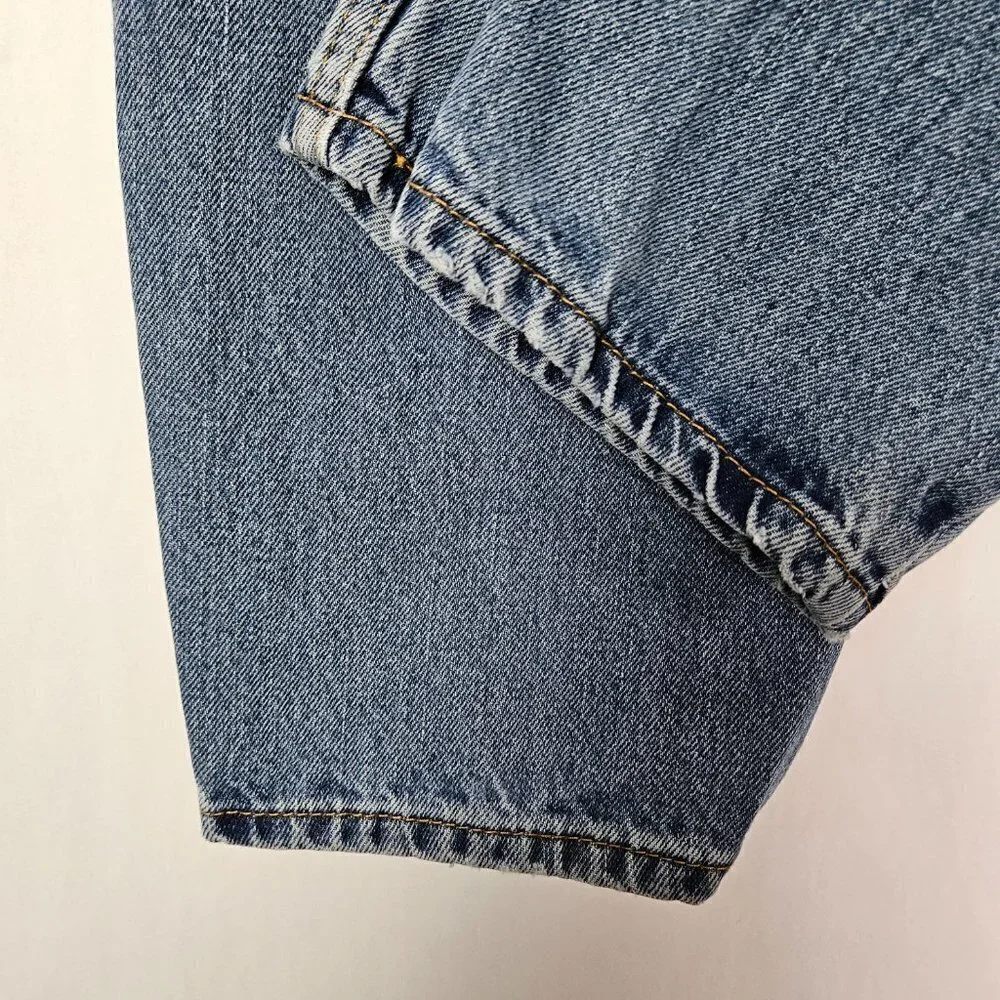 VTG Levi's 550 Relaxed Fit 100% Cotton Medium Wash Jean